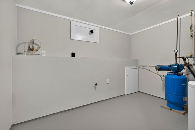 25 Old Center St, Carver, MA 02330