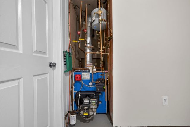 25 Old Center St, Carver, MA 02330