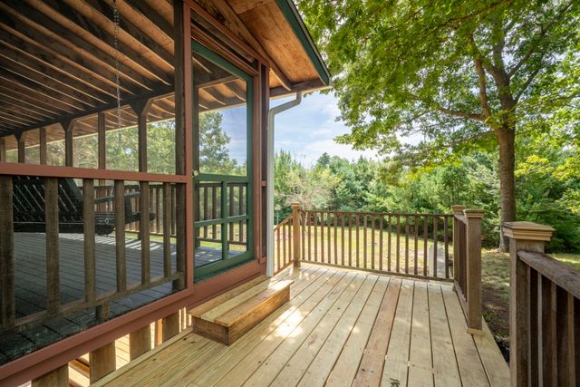 25 Old Center St, Carver, MA 02330