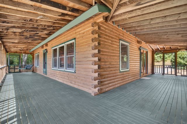 25 Old Center St, Carver, MA 02330