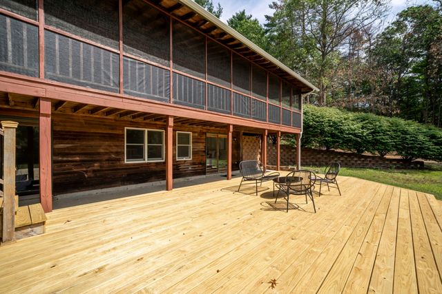 25 Old Center St, Carver, MA 02330