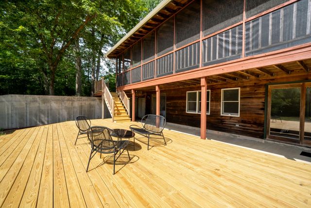 25 Old Center St, Carver, MA 02330