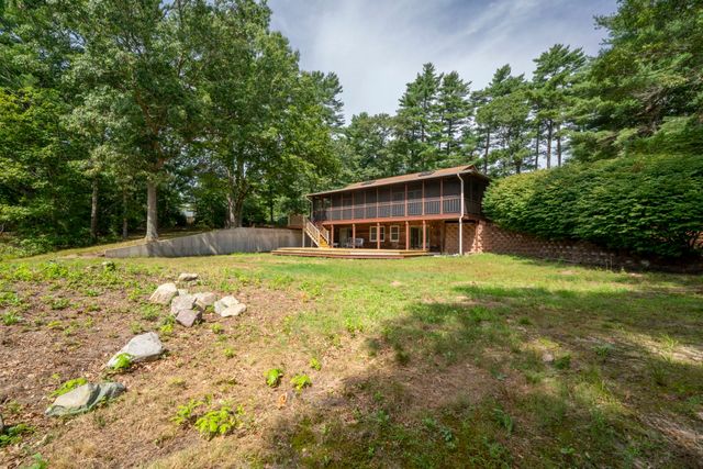 25 Old Center St, Carver, MA 02330