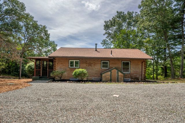 25 Old Center St, Carver, MA 02330