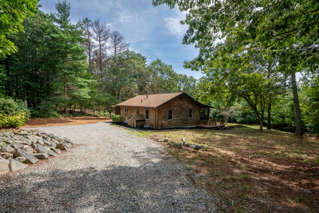 25 Old Center St, Carver, MA 02330