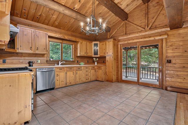 25 Old Center St, Carver, MA 02330