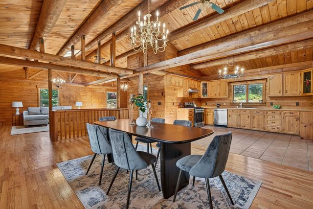 25 Old Center St, Carver, MA 02330