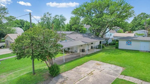 704 E Main Street, Honey Grove, TX 75446
