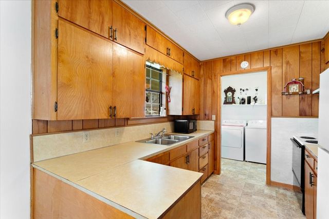 704 E Main Street, Honey Grove, TX 75446