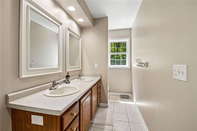 17 Shady Oaks Trail, Ogden, NY 14559