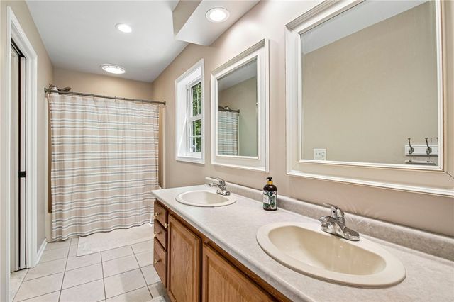 17 Shady Oaks Trail, Ogden, NY 14559