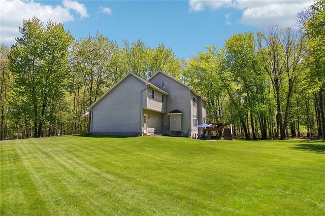 17 Shady Oaks Trail, Ogden, NY 14559