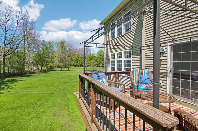 17 Shady Oaks Trail, Ogden, NY 14559