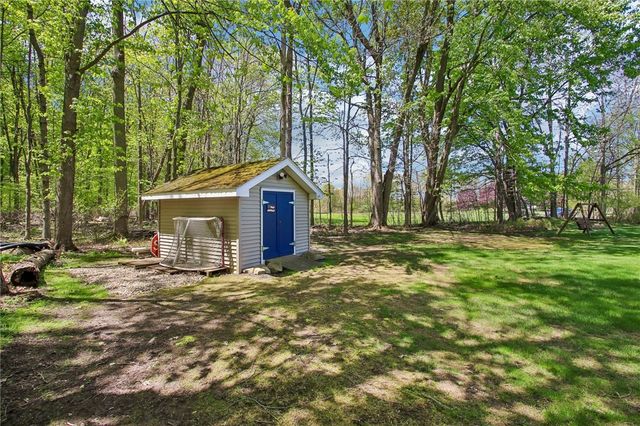 17 Shady Oaks Trail, Ogden, NY 14559