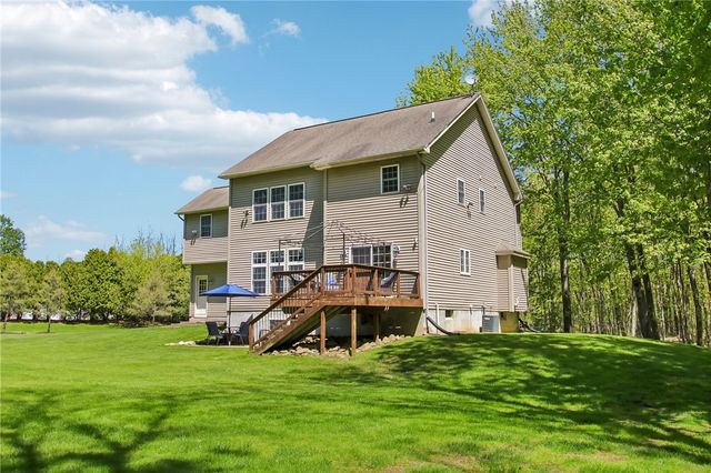 17 Shady Oaks Trail, Ogden, NY 14559
