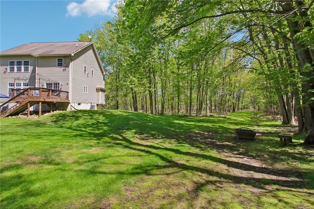 17 Shady Oaks Trail, Ogden, NY 14559