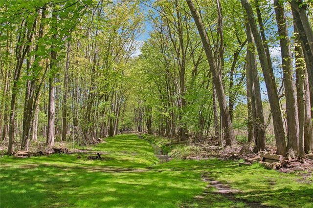 17 Shady Oaks Trail, Ogden, NY 14559