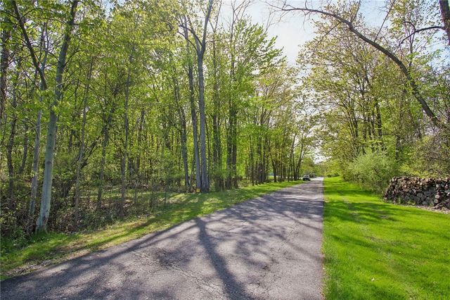 17 Shady Oaks Trail, Ogden, NY 14559