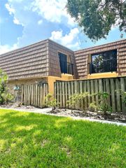 5268 CORAL COURT 612, Orlando, FL 32811