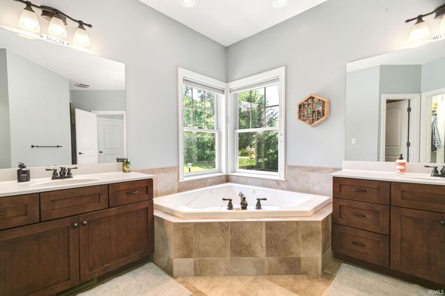 16292 Norwood Lane, Goshen, IN 46526