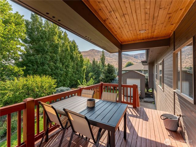 2013 Linville Dr, Wenatchee, WA 98801