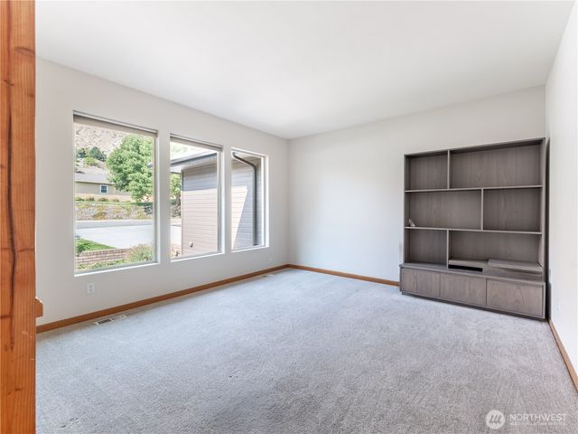 2013 Linville Dr, Wenatchee, WA 98801