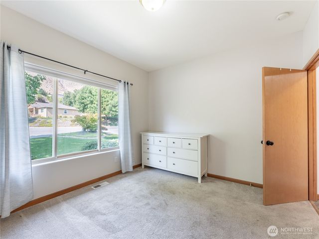 2013 Linville Dr, Wenatchee, WA 98801