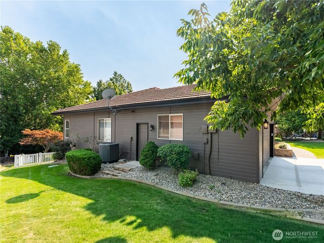 2013 Linville Dr, Wenatchee, WA 98801