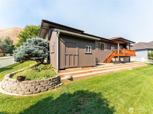 2013 Linville Dr, Wenatchee, WA 98801