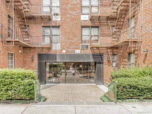 2165 Matthews Avenue 4A, Bronx, NY 10462