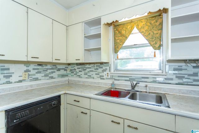 2801 CLYBURNE STREET, Hueytown, AL 35023