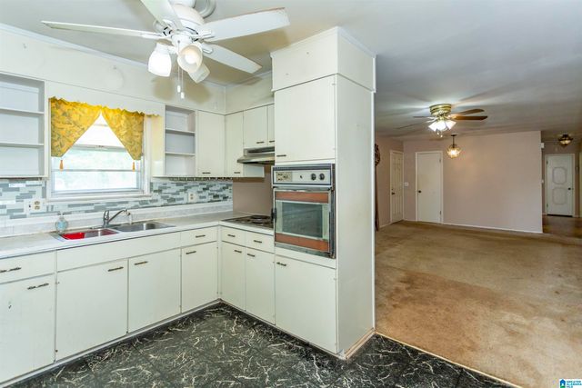 2801 CLYBURNE STREET, Hueytown, AL 35023
