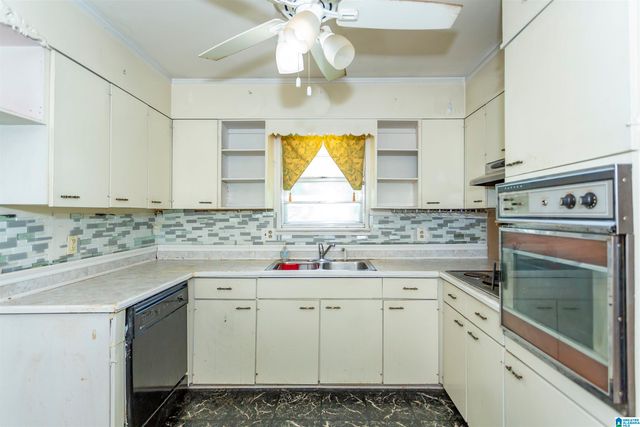 2801 CLYBURNE STREET, Hueytown, AL 35023