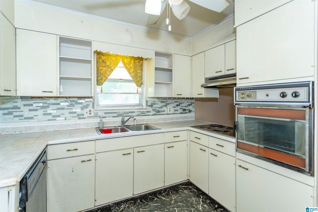 2801 CLYBURNE STREET, Hueytown, AL 35023