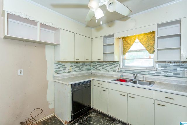 2801 CLYBURNE STREET, Hueytown, AL 35023