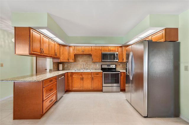 101 LAKEVIEW DRIVE, Auburndale, FL 33823