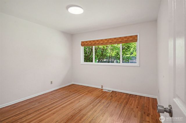 10749 30th Ave NE, Seattle, WA 98125