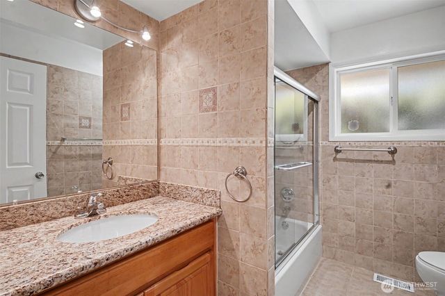 10749 30th Ave NE, Seattle, WA 98125