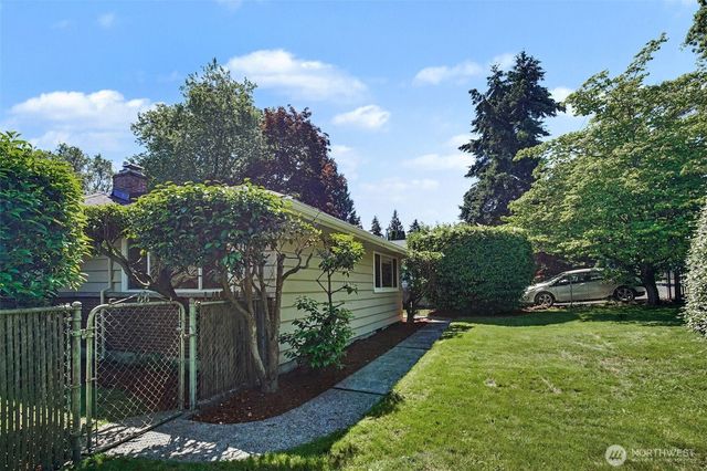 10749 30th Ave NE, Seattle, WA 98125