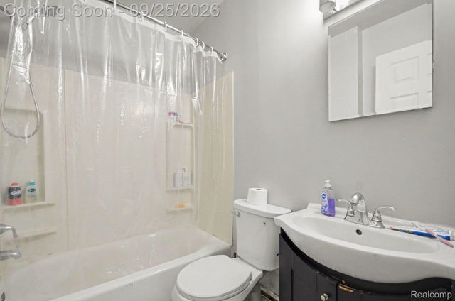 51 W Harry Avenue, Hazel Park, MI 48030