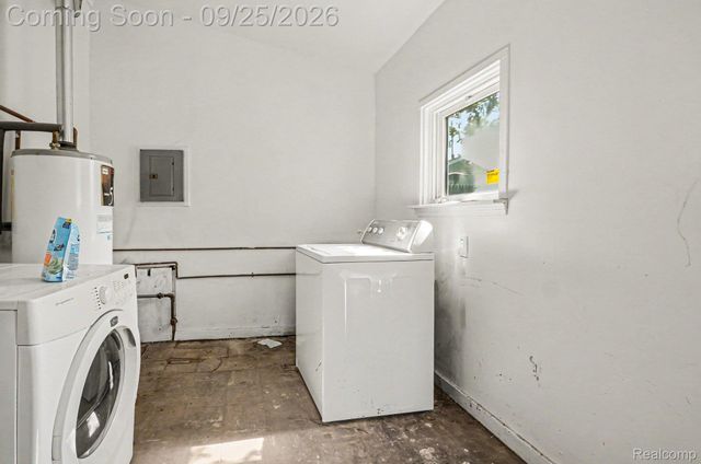 51 W Harry Avenue, Hazel Park, MI 48030