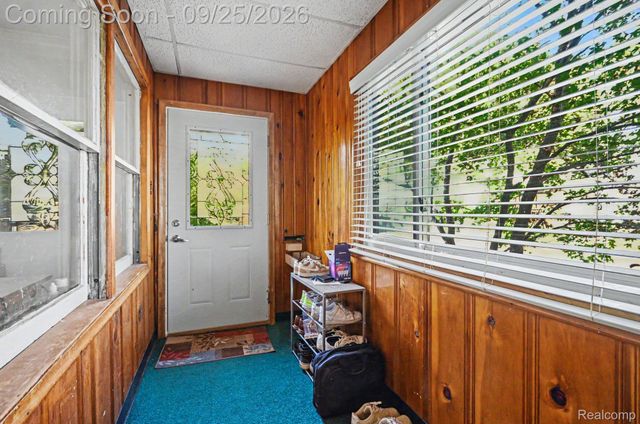 51 W Harry Avenue, Hazel Park, MI 48030