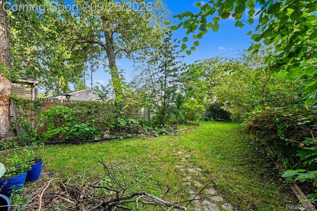 51 W Harry Avenue, Hazel Park, MI 48030