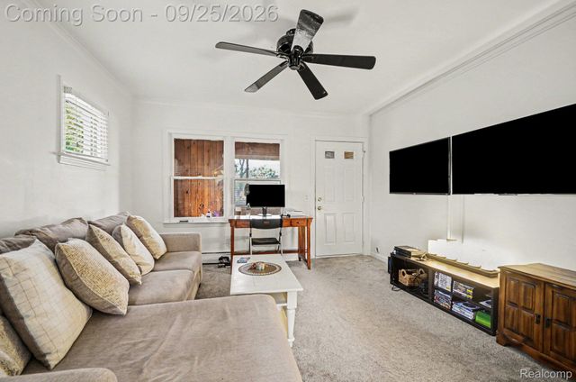 51 W Harry Avenue, Hazel Park, MI 48030