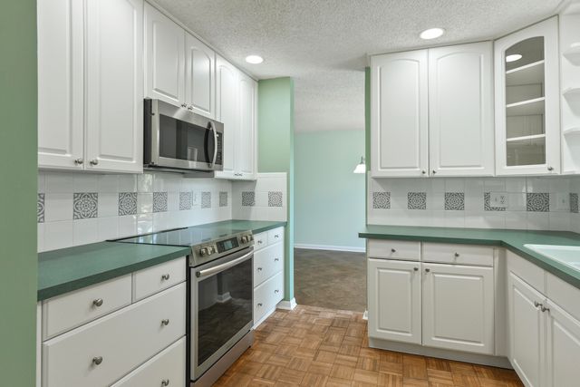 4368 Hawthorn Avenue, Palm Beach Gardens, FL 33410