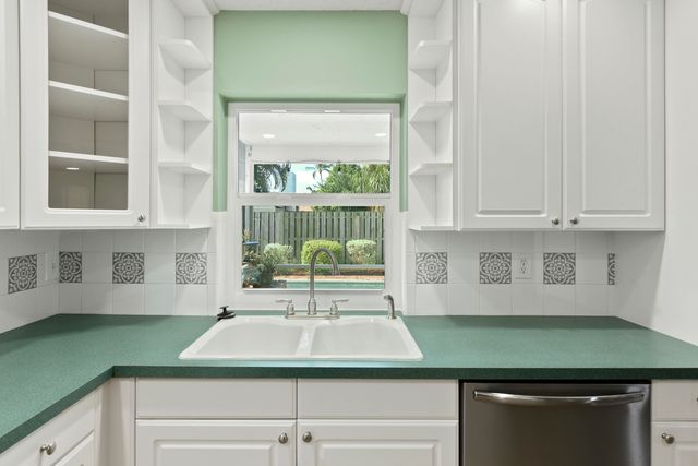 4368 Hawthorn Avenue, Palm Beach Gardens, FL 33410