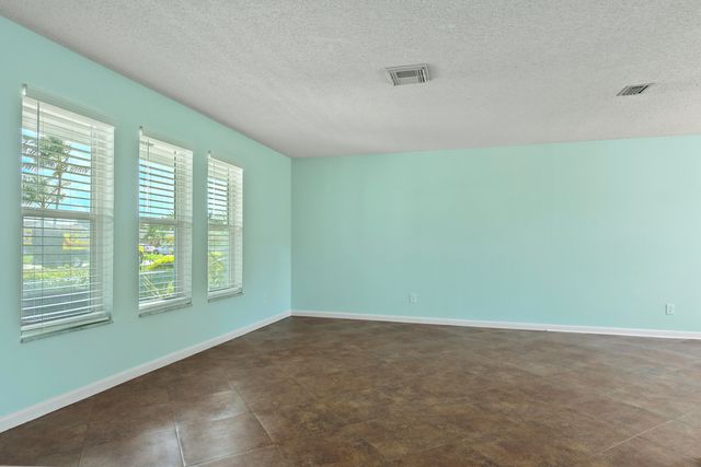 4368 Hawthorn Avenue, Palm Beach Gardens, FL 33410