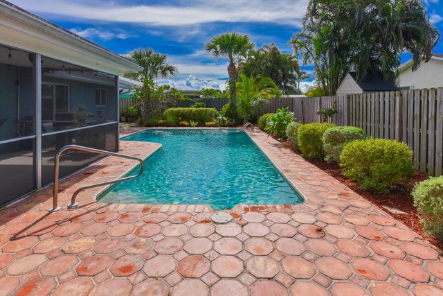 4368 Hawthorn Avenue, Palm Beach Gardens, FL 33410