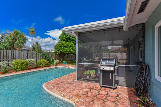 4368 Hawthorn Avenue, Palm Beach Gardens, FL 33410