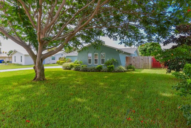 4368 Hawthorn Avenue, Palm Beach Gardens, FL 33410